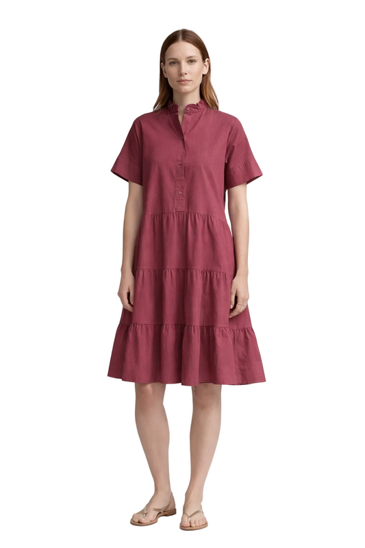 Czerwona koszulowa sukienka z krótkim rękawem i warstwową spódnicą